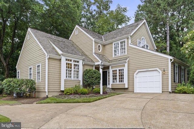 1247 Lamplighter Way, Reston