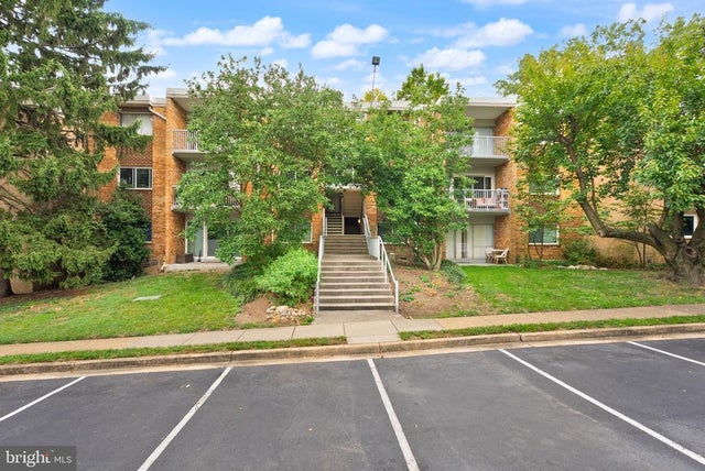 2909 Charing Cross Rd #12, Falls Church