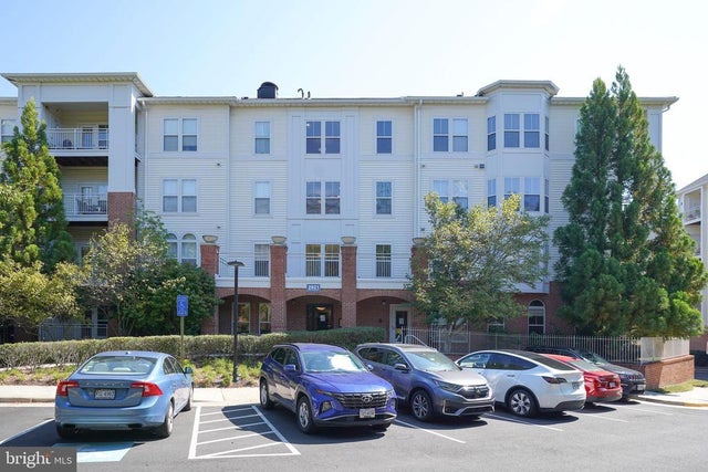 2921 Deer Hollow Way #214, Fairfax