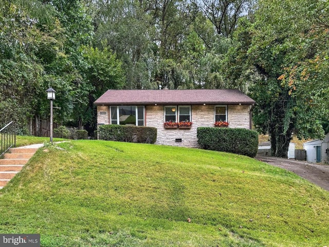 6360 Lakewood Dr, Falls Church
