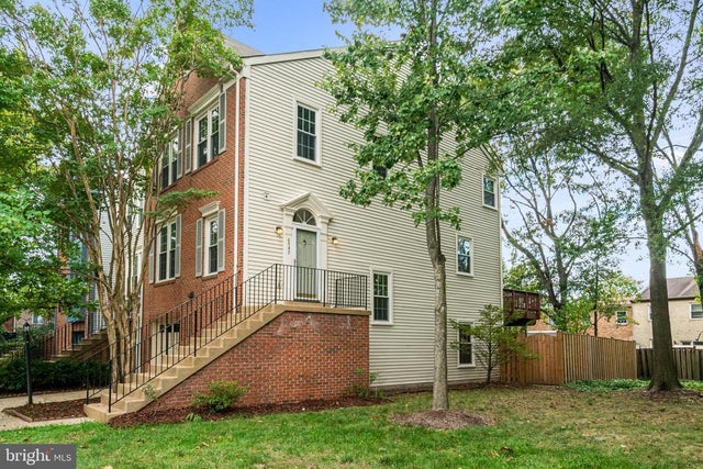 6342 Franconia Commons Dr, Alexandria