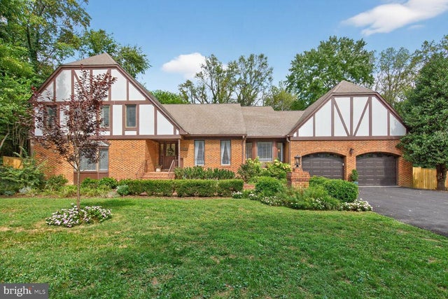 7054 Idylwood Rd, Falls Church