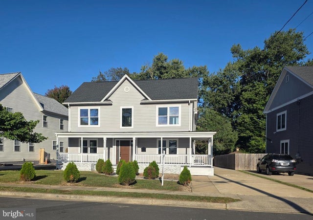 6724 Westlawn Dr, Falls Church