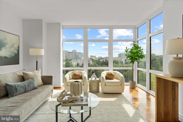 8220 Crestwood Heights Dr #1012, Mclean