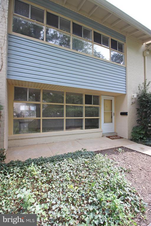 7813 Winona Ct, Annandale