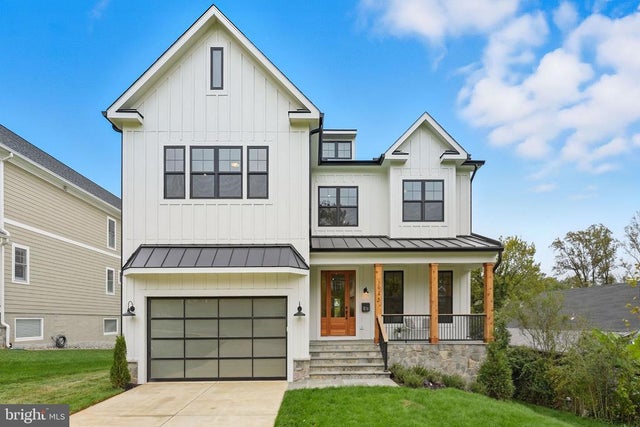 1945 Leonard Rd, Falls Church