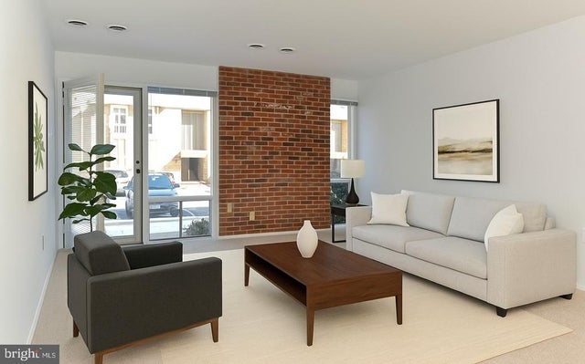 2631 Redcoat Dr #205, Alexandria