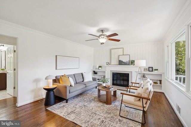 3333 Slade Run Dr, Falls Church