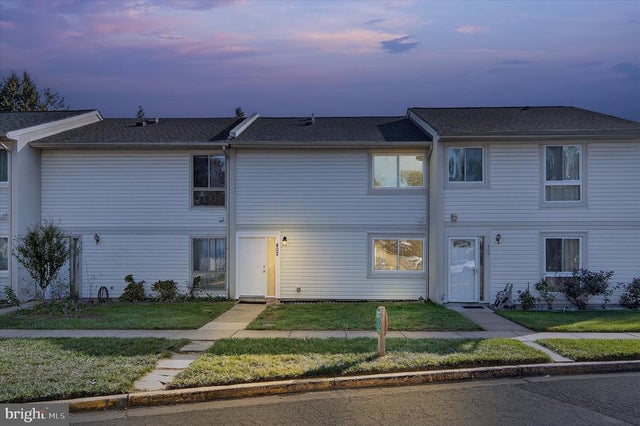 402 Reneau Way, Herndon