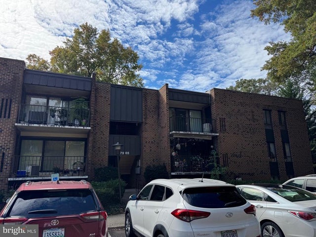 7905 Dassett Ct #304, Annandale