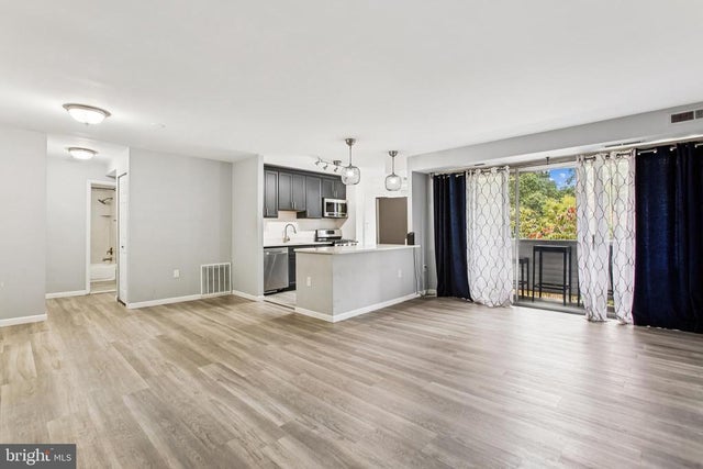 5608 Bloomfield Dr #204, Alexandria