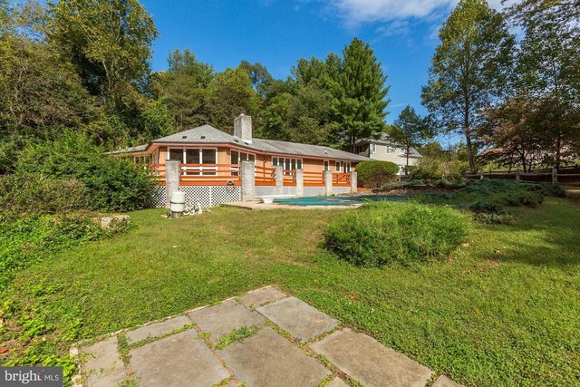 10620 Marbury Rd, Oakton