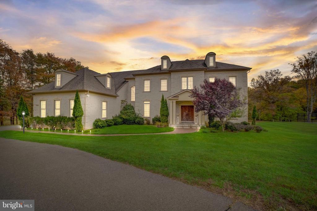 11561 Stuart Mill Rd, OAKTON