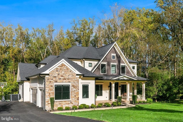 7002 River Oaks Dr, Mclean