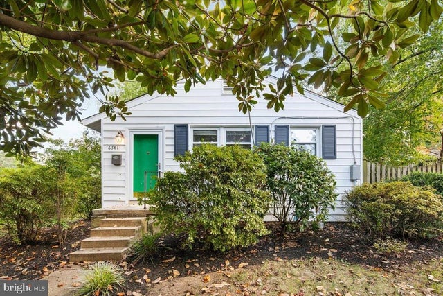 6381 Lakewood Dr, Falls Church