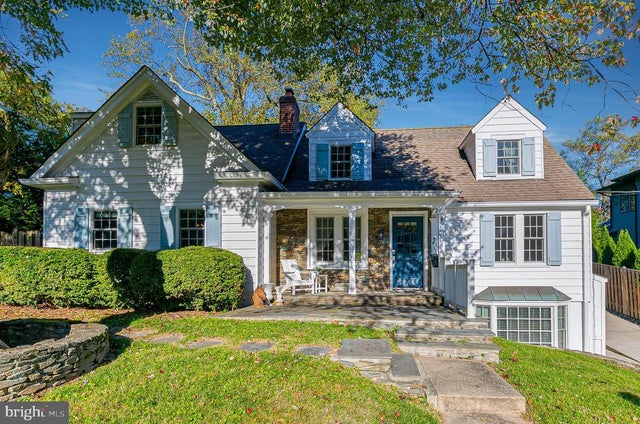 111 Ayr Hill Ave Nw, Vienna