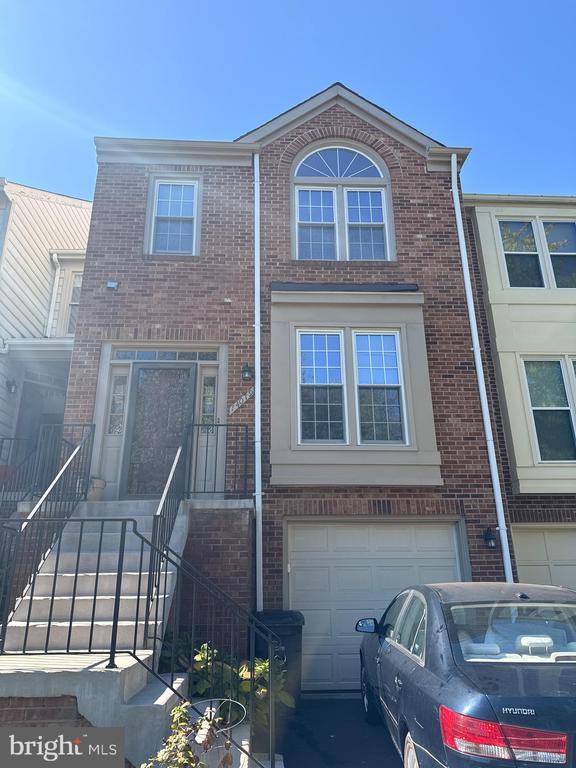 14079 Red River Dr, Centreville