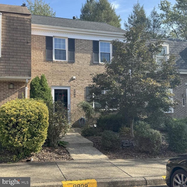 9909 Lakepointe Dr, Burke