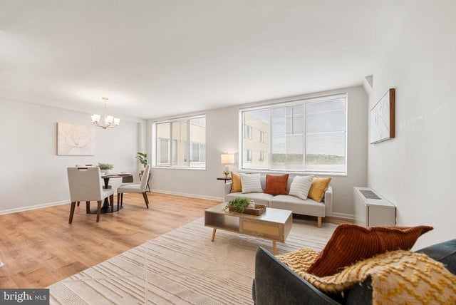 6631 Wakefield Dr #819, Alexandria