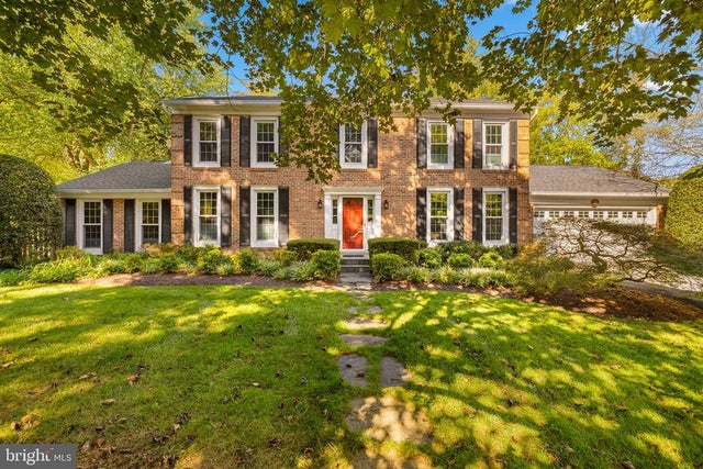 1302 Clayborne House Ct, Mclean