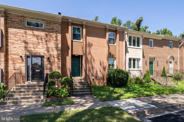 8322 Highcliffe Ct, Annandale