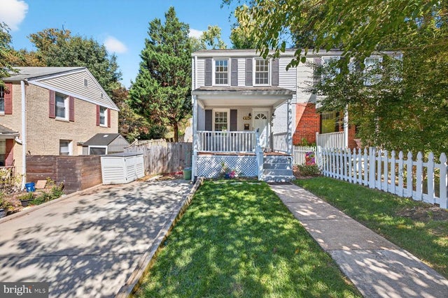 2706 Farmington Dr, Alexandria