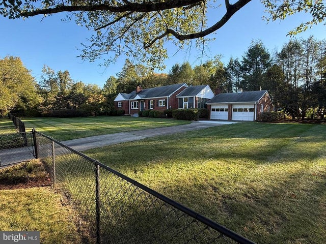 3000 James St, Fairfax