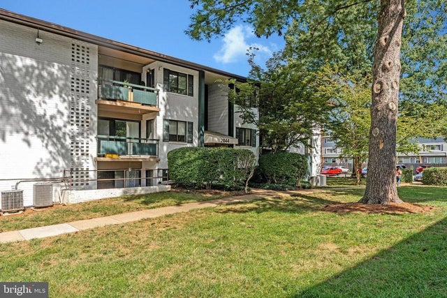 2844 Dover Ln #103, Falls Church