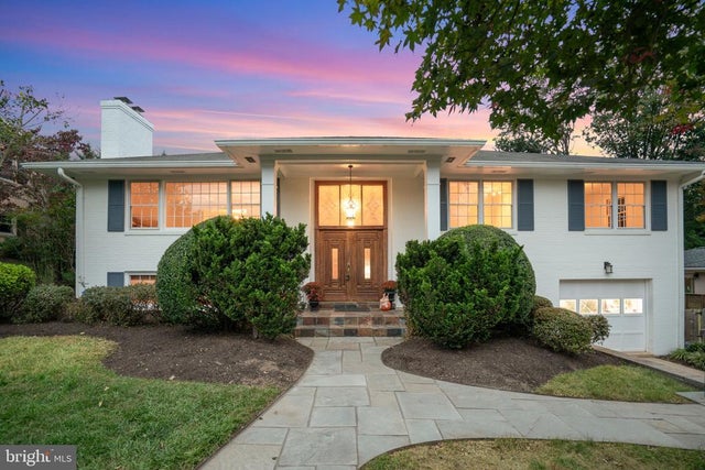 1438 Colleen Ln, Mclean