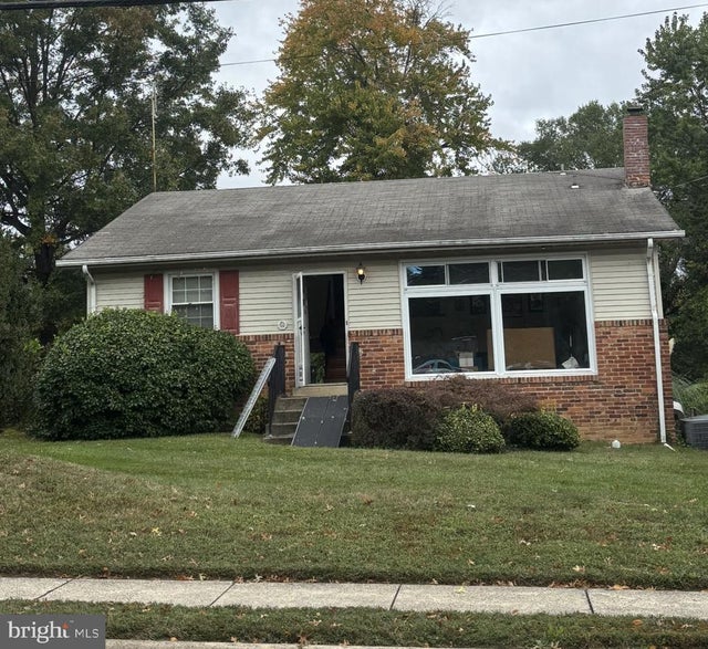 6352 Hillcrest Pl, Alexandria