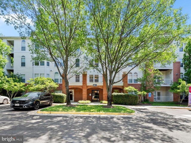 2911 Deer Hollow Way #118, Fairfax