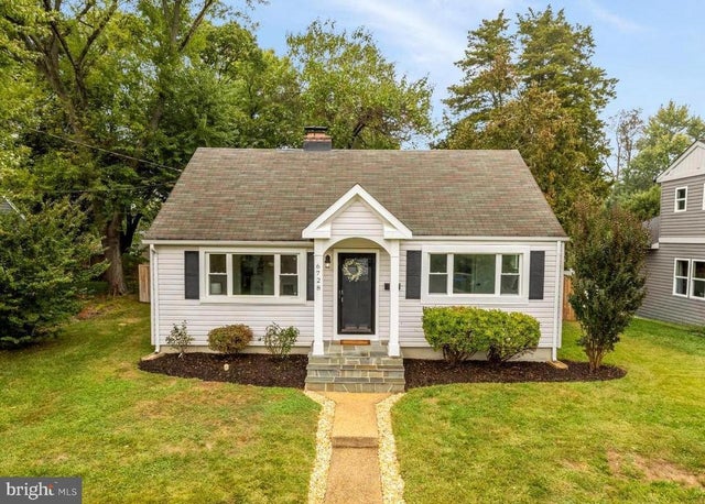 6728 Barrett Rd, Falls Church