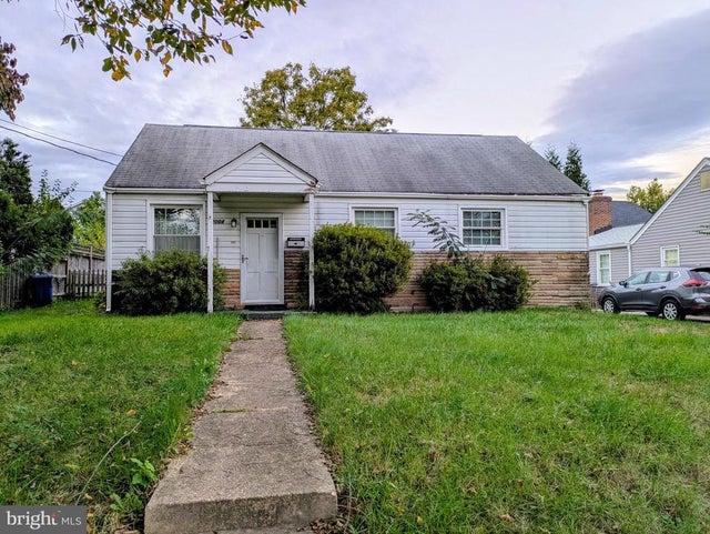 7004 Kenfig Dr, Falls Church