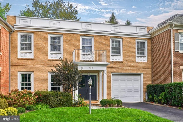 706 Blueberry Hill Rd, Mclean