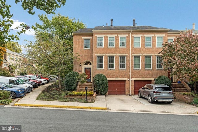 1448 Mclean Mews Ct, Mclean