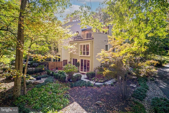 11464 Orchard Ln, Reston