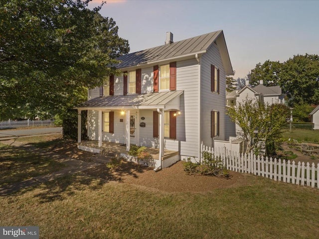 910 Locust St, Herndon