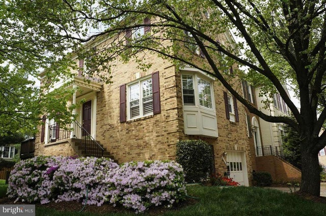 2043 Pieris Ct, Vienna