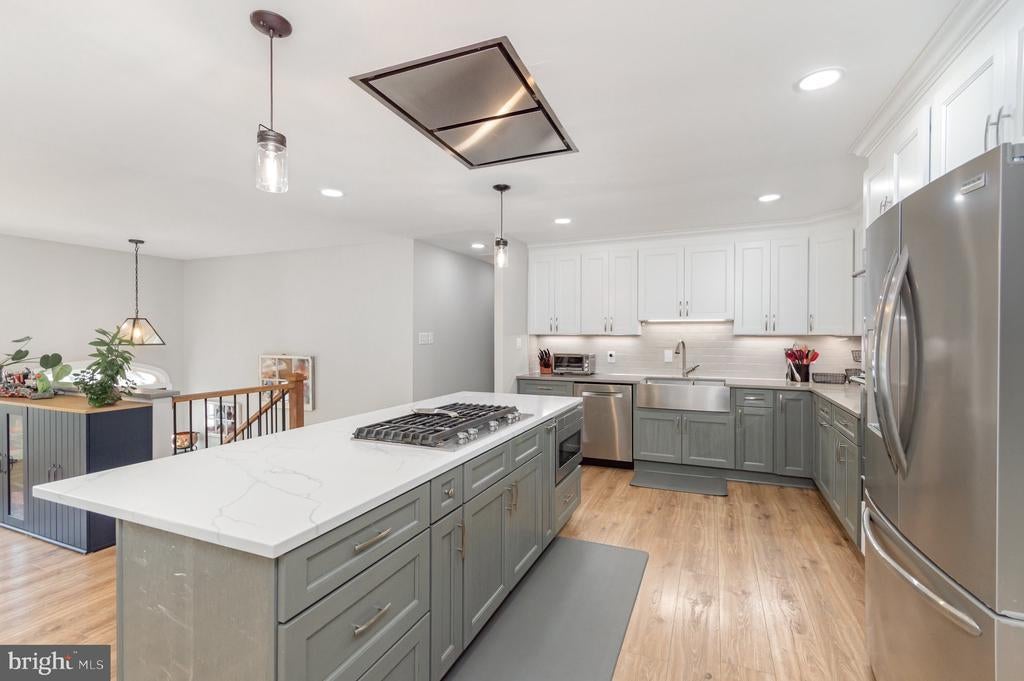 6208 Redwood Ln, ALEXANDRIA