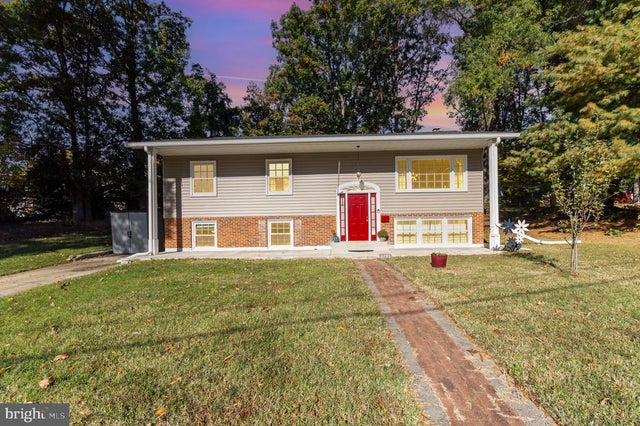 6208 Redwood Ln, Alexandria