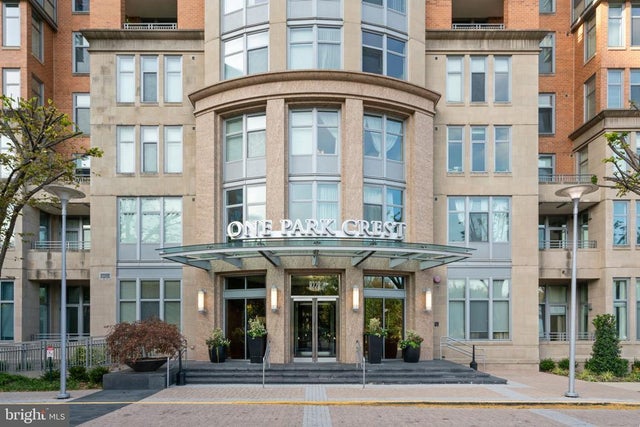 8220 Crestwood Heights Dr #315, Mclean