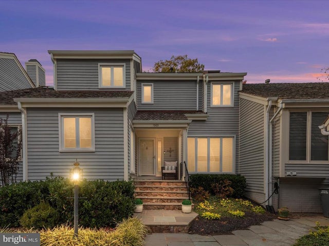 1303 Wedgewood Manor Way, Reston