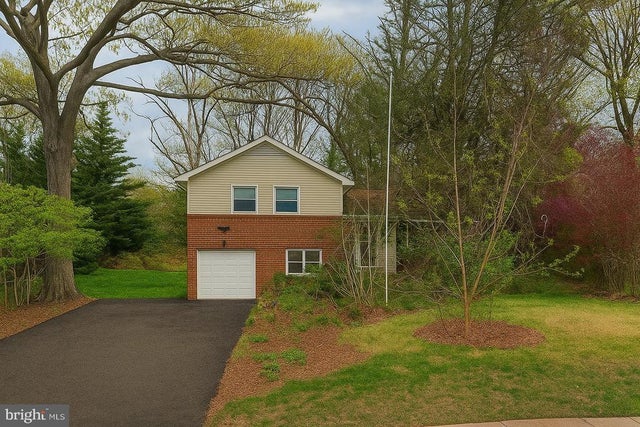 239 Old Courthouse Rd Ne, Vienna