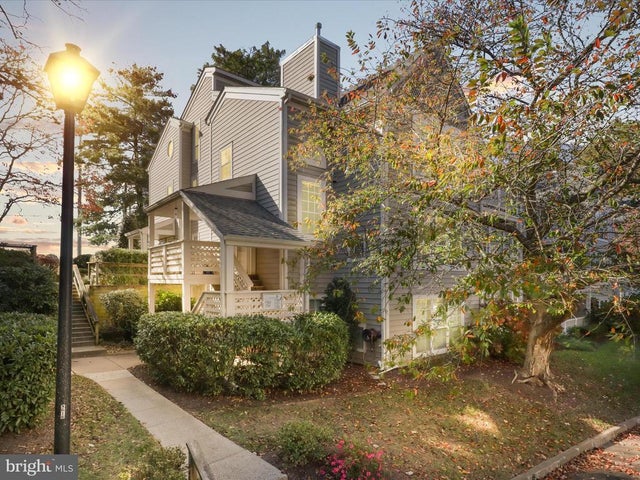 7757 Willow Point Dr #7757, Falls Church