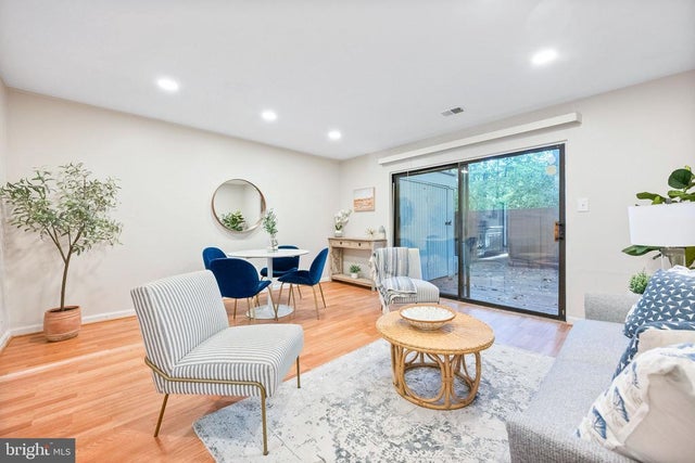 2340 Southgate Sq, Reston