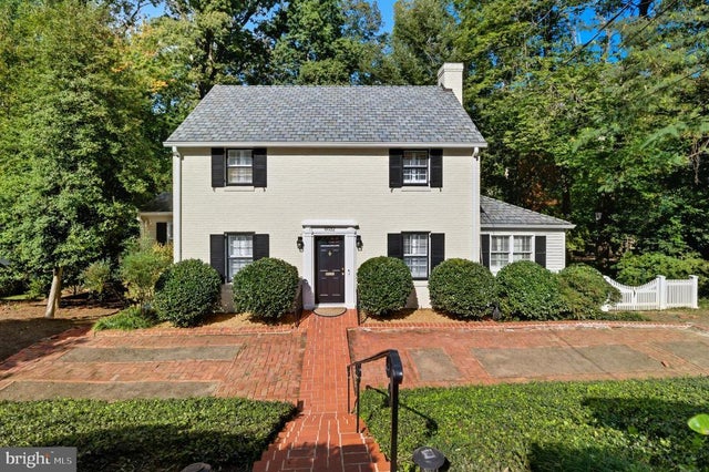 6032 Grove Dr, Alexandria