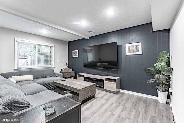 2045 Winged Foot Ct, Reston