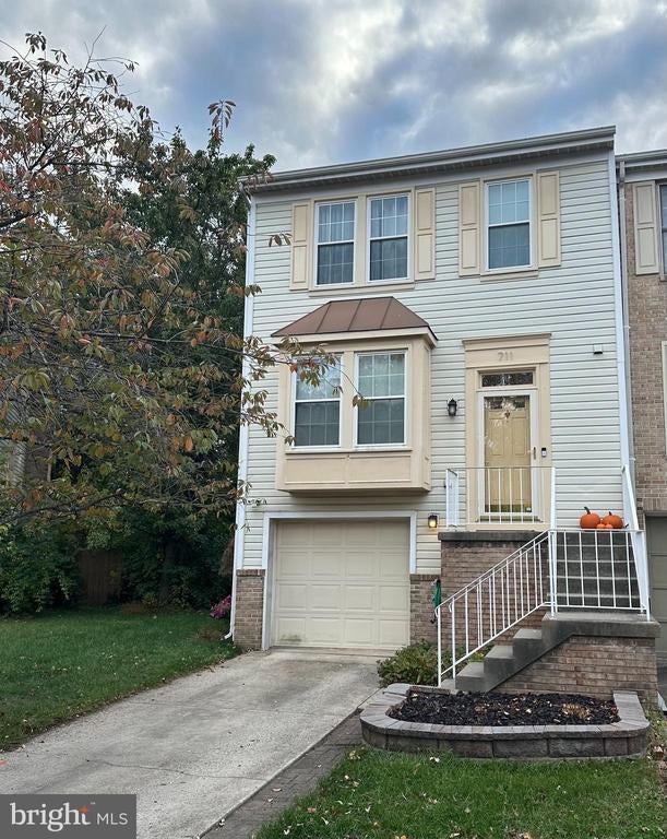 711 Herndon Woods Ct, Herndon