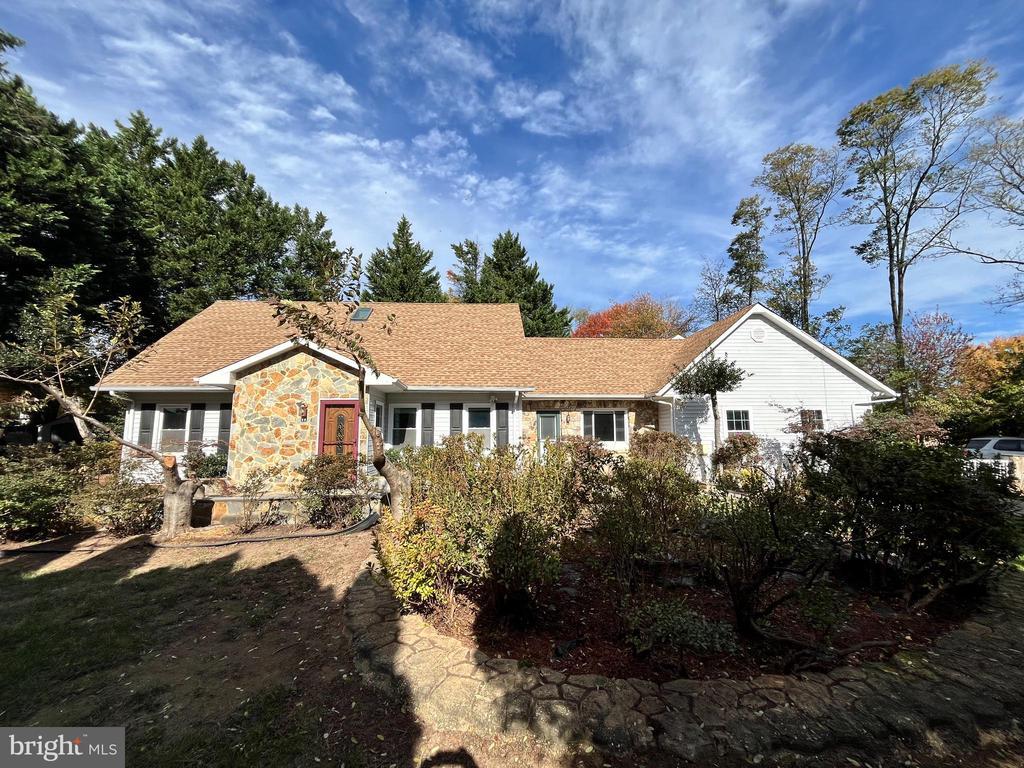 9720 Five Oaks Rd, FAIRFAX