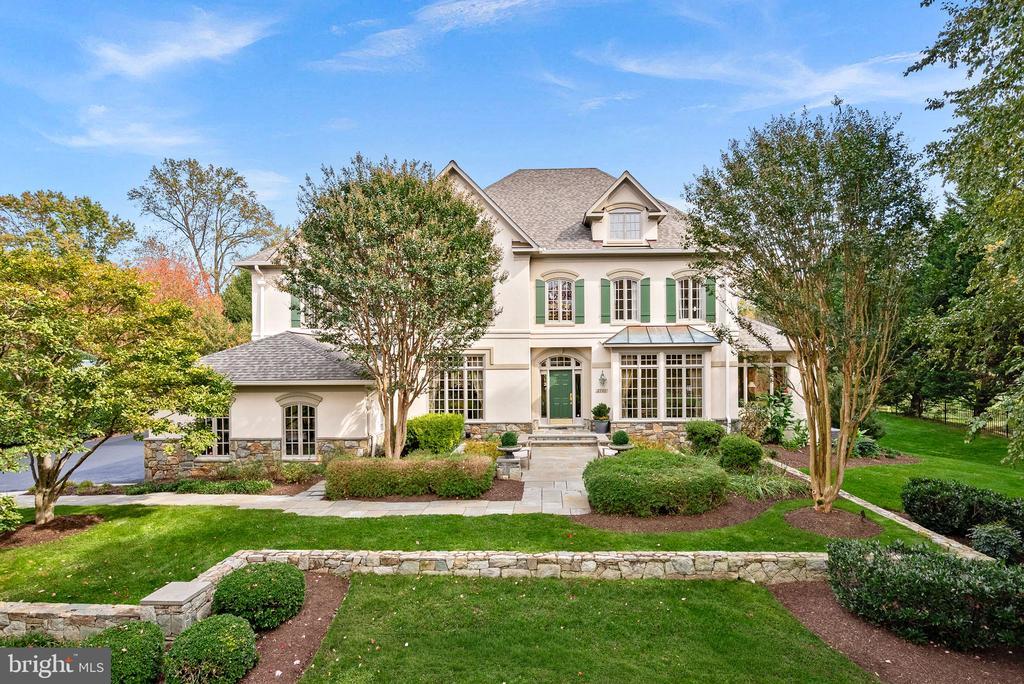 2793 Marshall Lake Dr, OAKTON